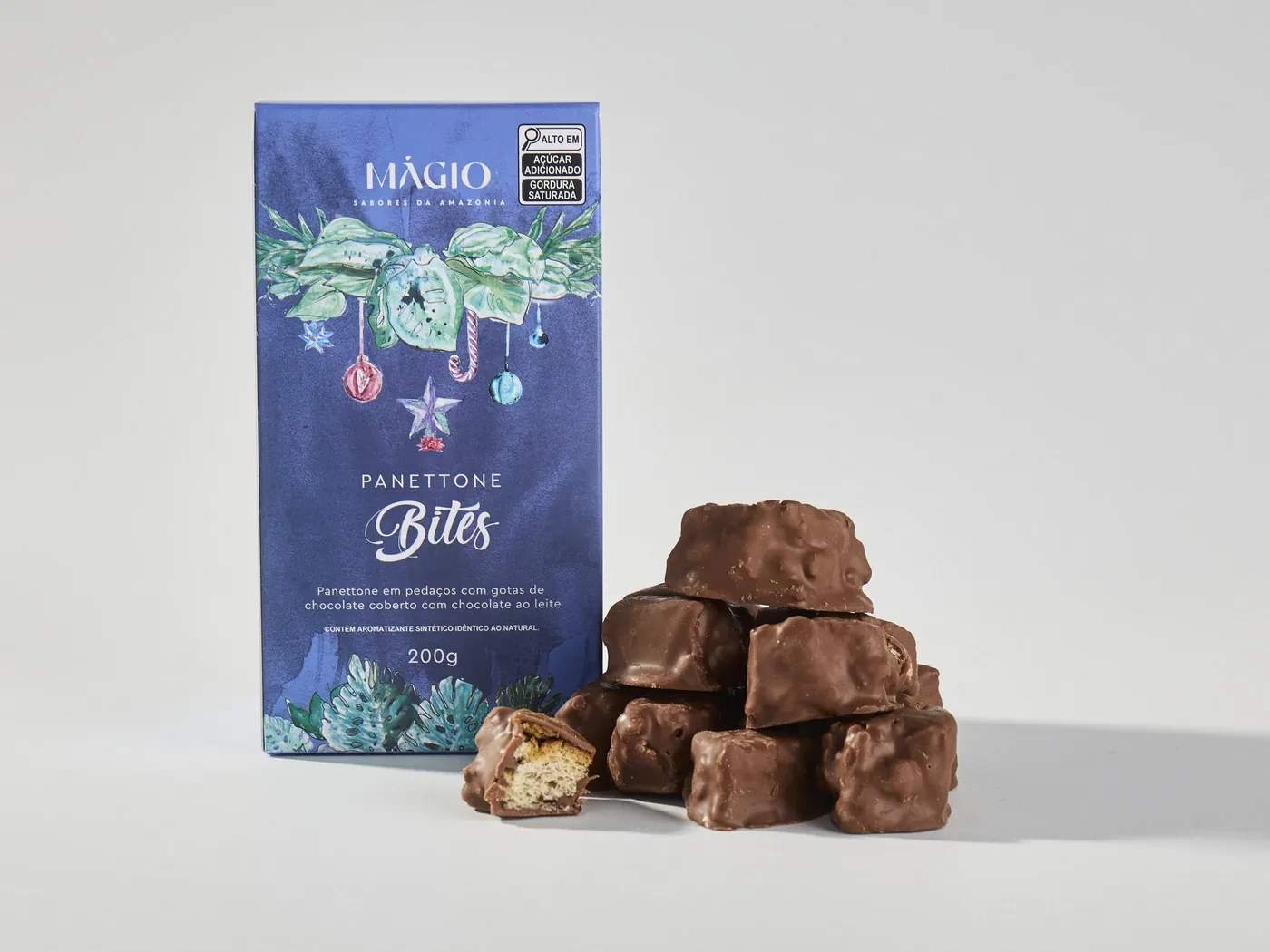 Caixa Mágio Panettone Bites com acabamento em laminação fosca e ilustração natalina
